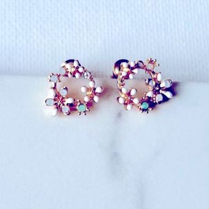 5/$25 FLOWER 🌸 TINY  STUDS